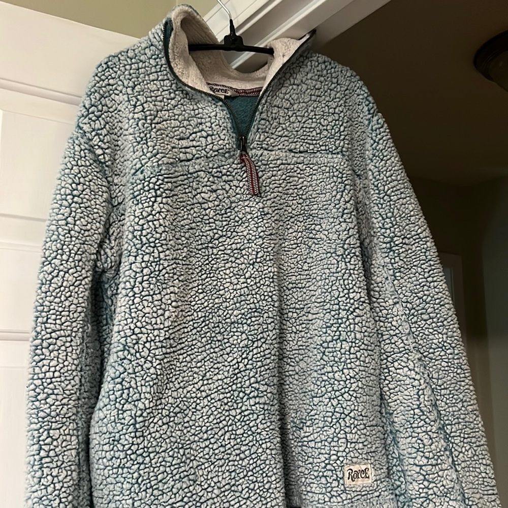 Royce fuzzy pullover